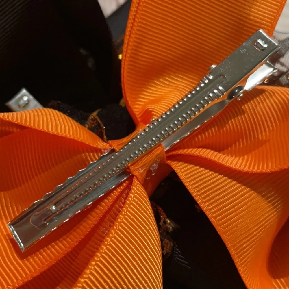 Bundle of 8 Halloween‎ bows!